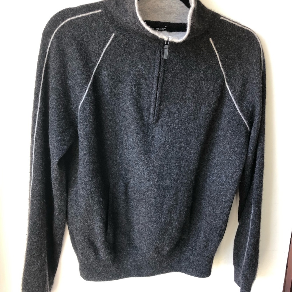 LIKE NEW! 100% cashmere pullover sweater.
